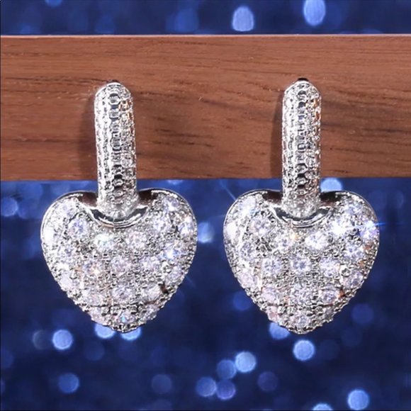 New Women’s Romantic Heart Diamond Earrings - Picture 2 of 4